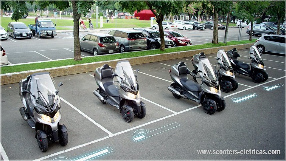 Tecnologia avançada ao serviço de uma scooter elétrica 3 rodas